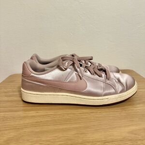 Nike Women’s Court Royale SE Shoes in Satin Purple Size 9